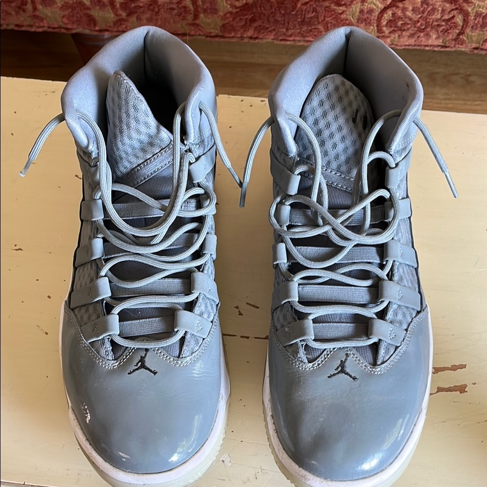 Men's Athletic Shoes in Gray
